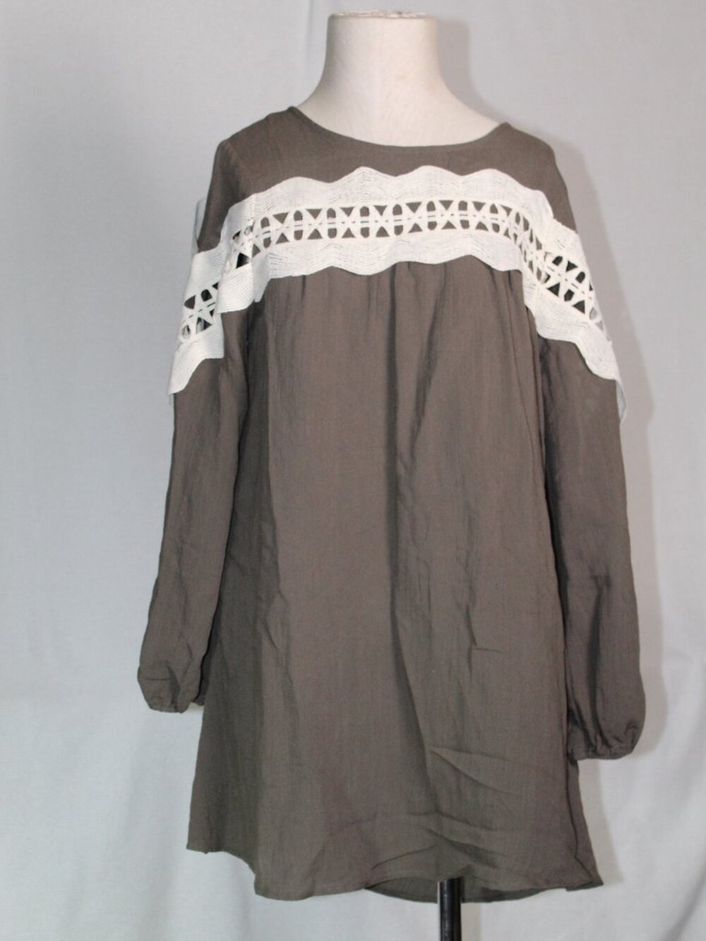 Tassel n Lace Size S Olive Green Cream Wide Lace Accent 3/4 Sleeve Flowy Blouse